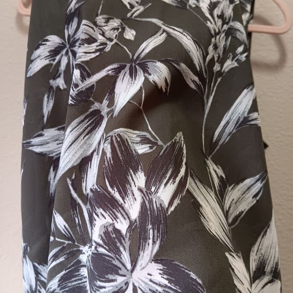 Banana Republic Factory Blouse Size Small Cold Shoulder Button Up Floral Green - Picture 12 of 12